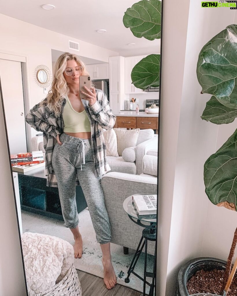 Jenna Boyd Instagram - Just chillin’ at home, wbu? Tulsa, Oklahoma