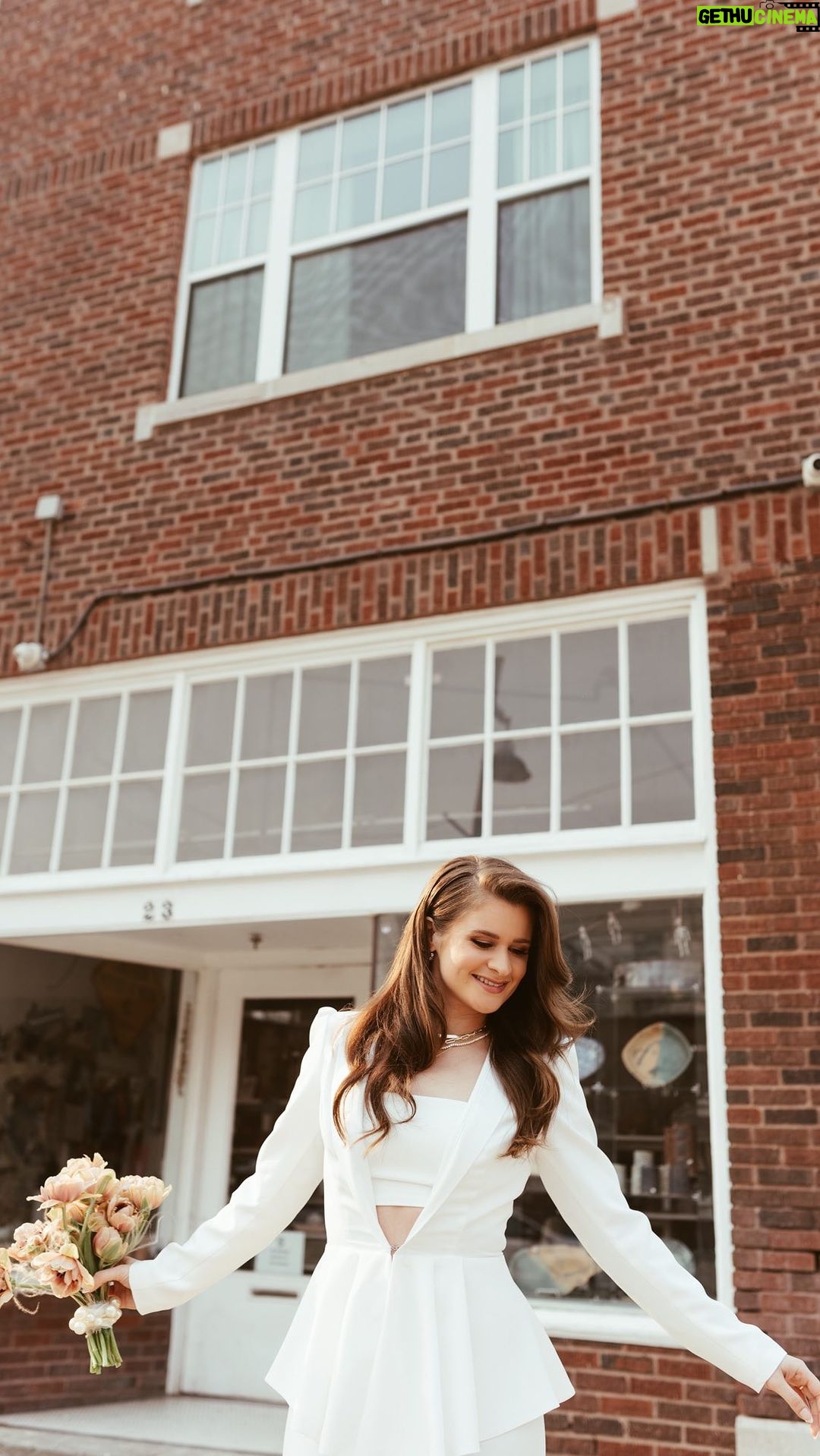 Jenna Boyd Instagram - Never felt so celebrated in my whole life 🤍 Thank you to all the amazing local businesses that made every detail so gorgeous and special. ✨Venue: @canopytulsa 💐Flowers: @emeraldandolive 🪑Furniture: @staygoldeventrentals 📸Photos: @baileyrose.photo 📱Social media content: @jadenicole.co 🥂Catering: @simplyamazingservicecatering And thank you to @_heathermiller_ , the sweetest friend and hostess. And biggest thank you to my mom who got all the planning out of her system here since there’s no wedding to plan! 💋