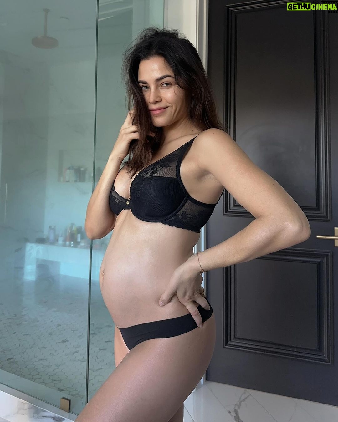 Jenna Dewan Instagram - January! (It’s my last time so yes i take bump pictures everywhere i can’t help myself 😅)