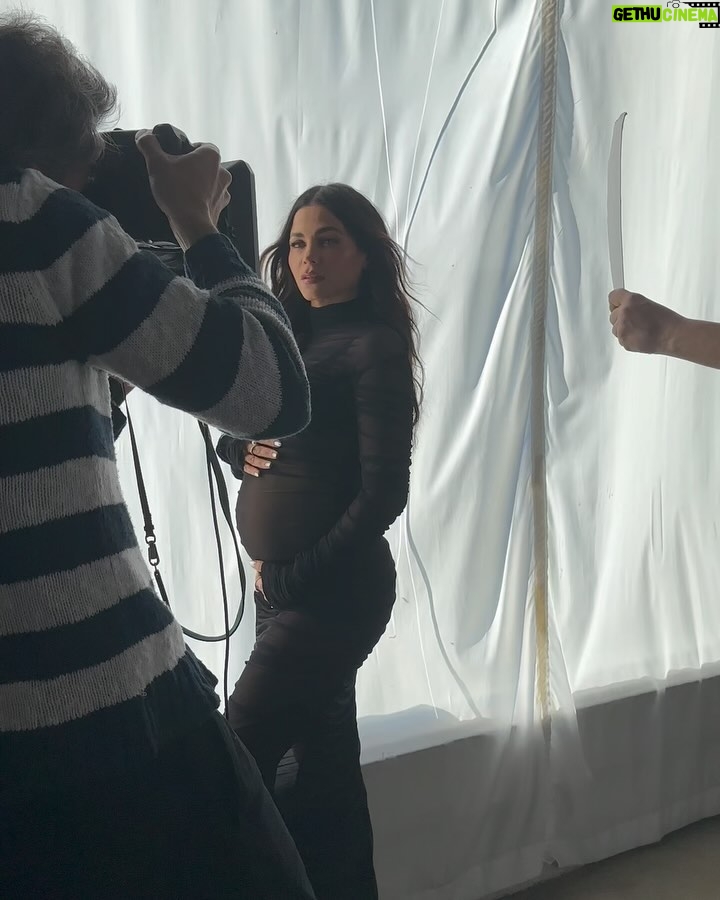 Jenna Dewan Instagram - January! (It’s my last time so yes i take bump pictures everywhere i can’t help myself 😅)