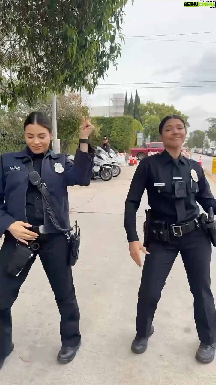 Jenna Dewan Instagram - gotta keep it fun 🤝 … countdown to s6 is on! @therookieabc