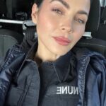 Jenna Dewan Instagram - Just being the crazy sign lady on a full moon set 🌕