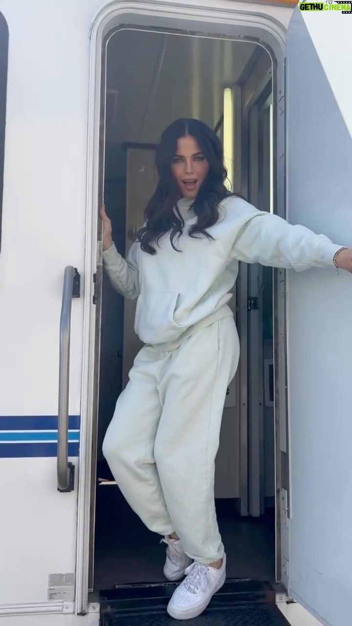 Jenna Dewan Instagram - Thank the heavens it’s time to get back to work and she’s happppppppy! 🙌