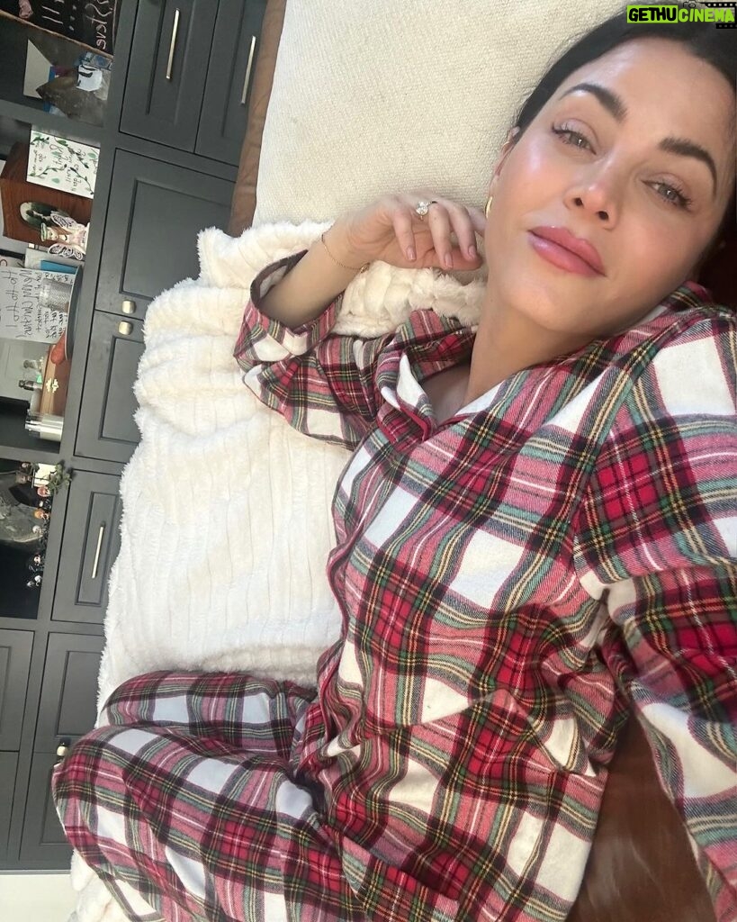 Jenna Dewan Instagram - … and that’s a wrap 🎁