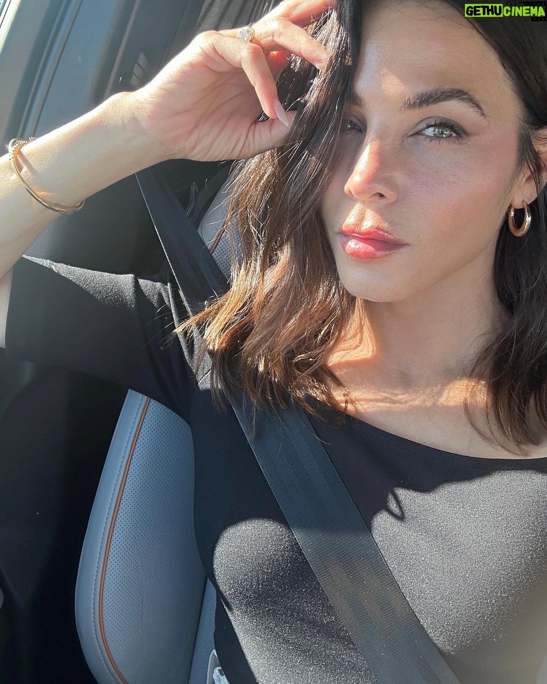 Jenna Dewan Instagram - They secretly love my witchy remedies 🧅