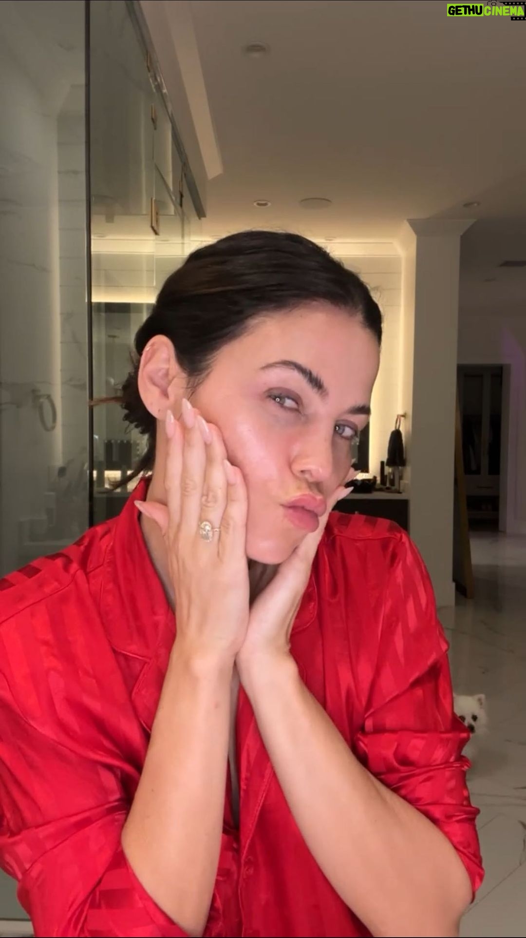 Jenna Dewan Instagram - Get (un)ready with me! My nightly skincare routine with @neostrata! You guys know the Vitamin C Serum is my best friend…even at night, it helps me with my melasma. #neostratapartner #OGofAcids