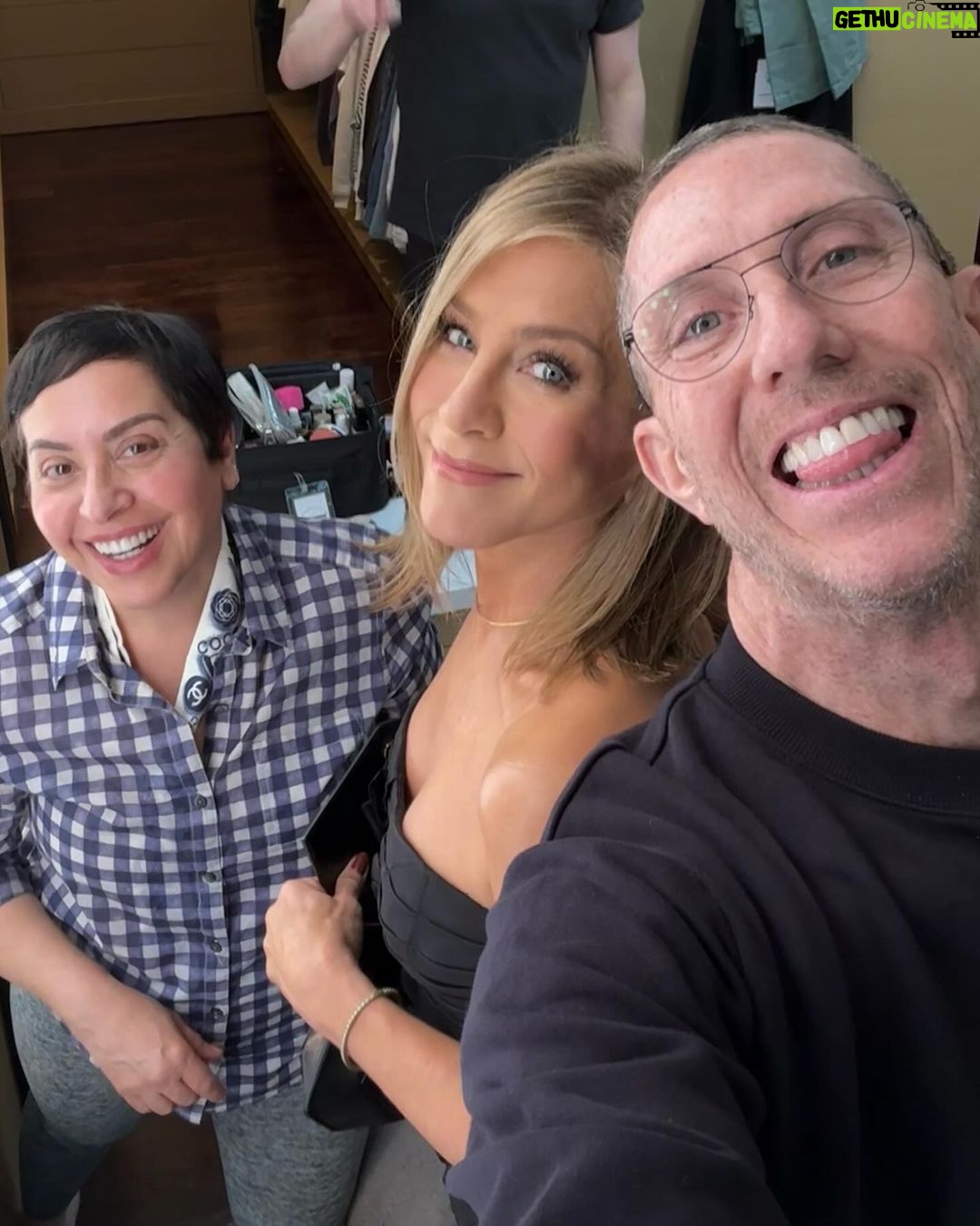 Jennifer Aniston Instagram - Taking in all the love from the night @peopleschoice 🥰 And @adamsandler you will always be an icon in my eyes! 🤩❤️