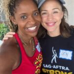 Jennifer Garner Instagram - We had coffee, but not coffee ice cream! #IYKYK Thank you for our picketing date, @realmerrindungey, I love you ♥️