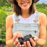 Jennifer Garner Instagram - Blackberries from the farm. 🙌🏼👩🏻‍🌾🌱 . @onceuponafarm