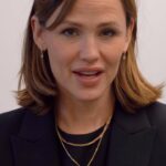 Jennifer Garner Instagram - For many children in the U.S. living in poverty, the last day of school can mean the last day of: 🍎 regular meals, 📚 access to books, 🎓 and so much more. Join us and @jennifer.garner to help provide kids the resources they need to succeed and #MakeSummerFair! Tap the link in our bio to learn more! ⤴️ United States
