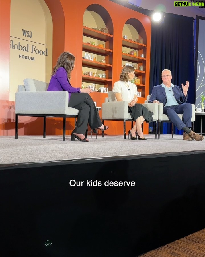 Jennifer Garner Instagram - @wsj Global Food Forum in Chicago with @jforaker11 —😃😃. We had an awesome conversation with Kim Last about @onceuponafarm’s mission, farming, what we owe our kids, and the fun in disrupting for good. Thank you to #TheWallStreetJournal and to the audience—local and global. We were honored to represent the #OnceUponAFarm team and grateful to be included. 🍌🍎🥬 Chicago, Illinois