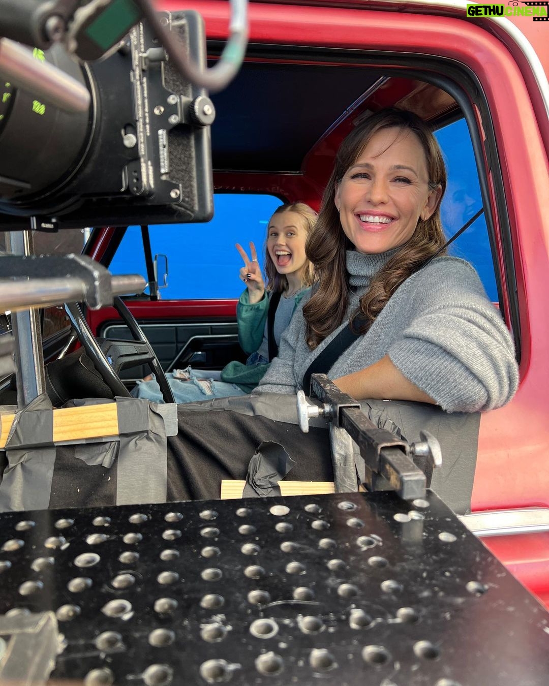Jennifer Garner Instagram - A little behind-the-scenes of #TheLastThingHeToldMe. ๐ฌ๐ฉโ๐งโฅ๏ธ