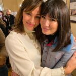 Jennifer Garner Instagram - I joined Season 3 of @partydownstarz as a fan— who wouldn’t want to spend their days laughing with @mradamscott, @kenmarino, @meganomullally, @janelynchofficial, @martinstarr, @hiryanhansen, @tyrel_j_will, and my girl @zchao? #JohnEnbom’s and #DanEtheridge’s scripts were 🤌, and—my favorite episode (Ep 4— ”KSGY-95 Prizewinner’s Luau” 🌺) was directed by my new favorite comedy director, #KenMarino 🙌. All around—a dream come true. 🎀