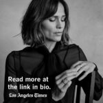 Jennifer Garner Instagram - Jennifer Garner might be famous for her air of easy affability. But she felt she could nail the role of Hannah, a skilled woodcrafter whose new husband (Nikolaj Coster-Waldau) mysteriously vanishes, leaving her to look after his headstrong adolescent daughter (Angourie Rice) in the Apple TV+ adaptation of Laura Dave’s bestseller “The Last Thing He Told Me.” She just wasn’t sure how to convince Hollywood she was right for the part. But when she heard the role was available, it was go time. She began dashing off letters to the producers. “I was like, ‘Here’s why I feel like I deserve a shot: I understand what it is to be the grown-up in the room and the weight of that, that I just have to keep showing up.’” Next thing she knew, Hannah was hers. Read our interview with Jennifer Garner at the link in bio. 🖊️ @margyrochlin 📸 @evanmulling #TheEnvelope #TheLastThingHeToldMe #AppleTV+