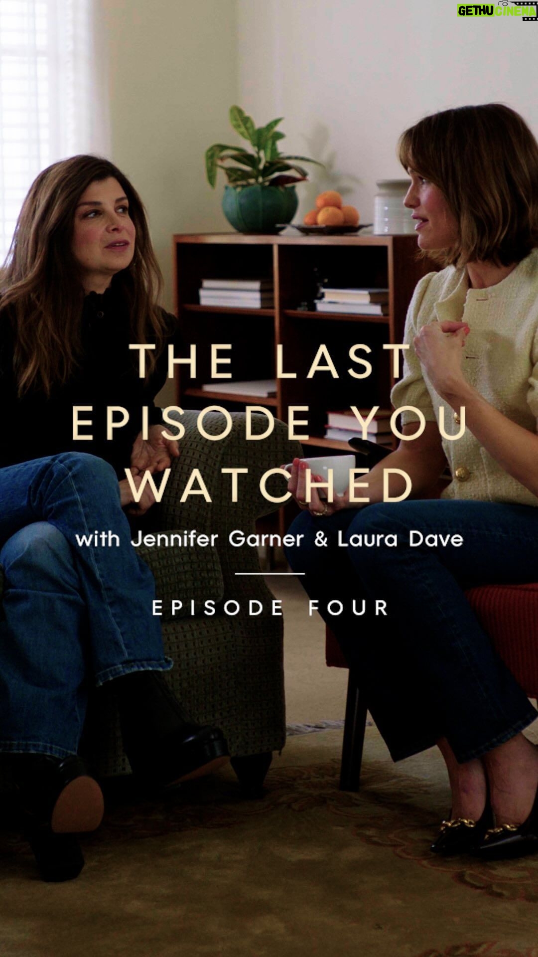 Jennifer Garner Instagram - Episode 4 Book Club! #TheLastThingHeToldMe 📚 The tough questions for the week are: Do details like your name and birthday define you? Can Bailey maintain her sense of identity without knowing her past? Would you ever change your family’s identity? 🤷🏻♀️