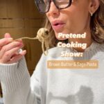 Jennifer Garner Instagram - #PretendCookingShow: Brown Butter & Sage Pasta. 🍝 Sometimes, during a quiet take on #TheLastThingHeToldMe set last summer, chunks of @lauradaveauthor’s book played back in my mind like an inner monologue. I really love her writing (although I edited the heck out of this scene here, pardon me, Queen). And, not for nothing, I really love this @poggiotrattoria inspired pasta, which is ready in the time it takes to prepare the noodles. . Hannah’s Brown Butter & Sage Pasta from #TheLastThingHeToldMe Ingredients: - ½ lb linguine pasta - 4 Tbsp unsalted butter - 12 fresh sage leaves - ½ lemon, juiced - ¾ cup (or more🙋🏻‍♀️) freshly grated Parmigiana Reggiano - Kosher salt and freshly ground black pepper . Directions: 1. Cook pasta according to package directions. Drain, reserving ½ cup cooking water. Return pasta to pot. 2. In a medium skillet over medium heat, melt butter. Add sage leaves. Cook until butter browns and sage becomes almost crispy, ~7 mins. Stir in lemon juice. 3. Add to pasta and toss to coat. 4. Stir in pasta water. Cook over medium heat until water is absorbed. Stir in Parmesan cheese, salt and pepper. 5. Yum.