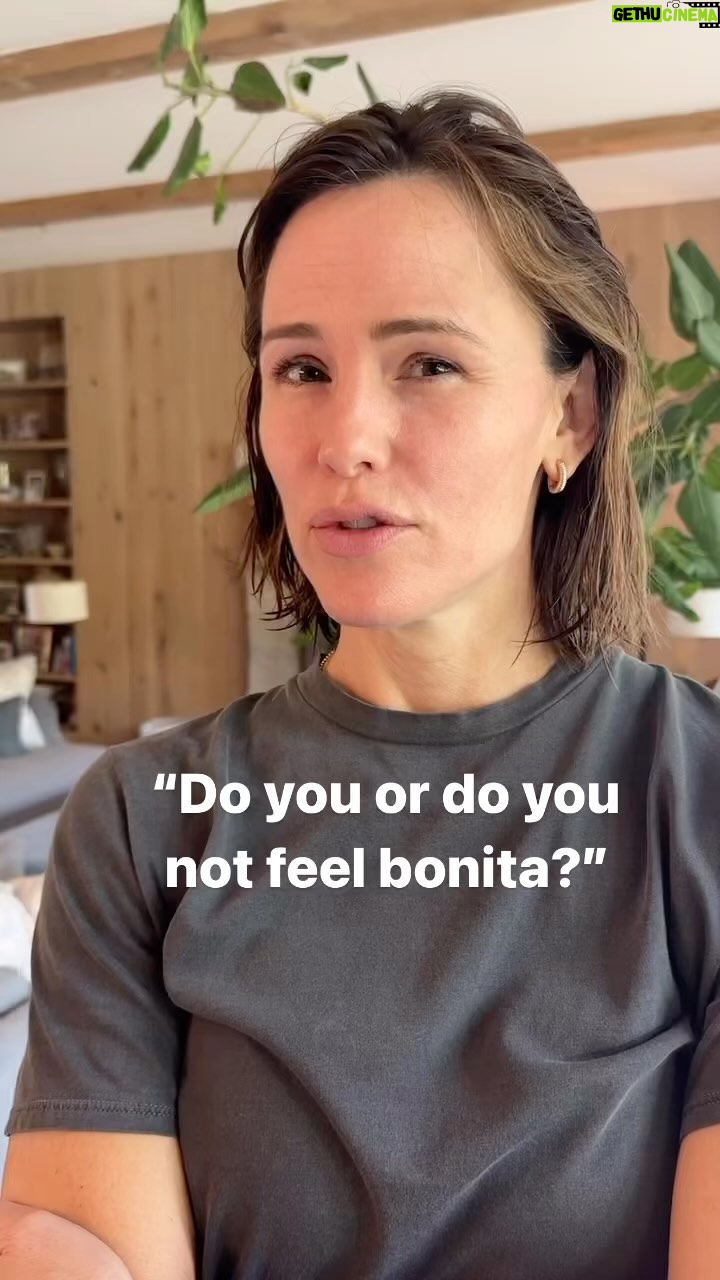 Jennifer Garner Instagram - You and your little ones will feel SO bonita in the limited-edition @onceuponafarm x @littlesleepies PJs—available NOW! 😍 🔗 Head to the #OnceUponAFarm link in bio to discover the full collection, including limited-edition variety packs and a matching Pouch Cooler to keep your snacks cool while on the go. 🍏😴