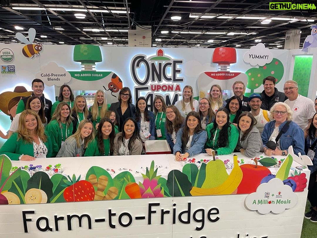 Jennifer Garner Instagram - #ExpoWest 2023 ➡️ Expo West 2018! Our mission grows with us— I ♥️ @onceuponafarm. Anaheim Convention Center