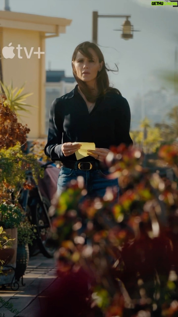 Jennifer Garner Instagram - As a devoted fan of @lauradaveauthor’s #TheLastThingHeToldMe it is otherworldly, thrilling—and so nervewracking I may have to go back to bed—to introduce you to our limited series, only on @appletvplus, dropping April 14th.