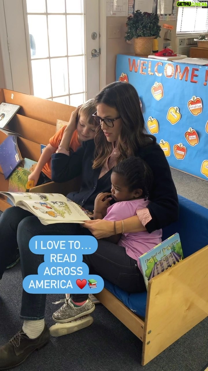 Jennifer Garner Instagram - Even if I’m a day late— I love to #ReadAcrossAmerica! Thank you, @savethechildren, for fifteen years meeting brilliant kids all across the country—turns out—they all love books, just like me! ♥️📚
