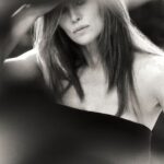 Jennifer Garner Instagram - Thank you, @allure. XX . Writer: @dkpergament (Thank you for the great conversation and awesome article.) Photographer: @tomschirmacher Stylist: @yashuasimmons Hair: @hairbyadir (It was so fun to create & play with you, Adir. You are a wonder; I’m proud of you.) With @virtuelabs Makeup: @jameskaliardos Nails: @customtnails1 Tan: @thechocolatesun EIC: @jcruel Production: @viewfindersnyla Creative Director: @avenerable Visuals Director: @hall.kathryne Fashion Director: @tchesmeni Talent Director: @eugeneshevertalov PR: @theledecompany Woodturner Extraordinaire: @mason_haus