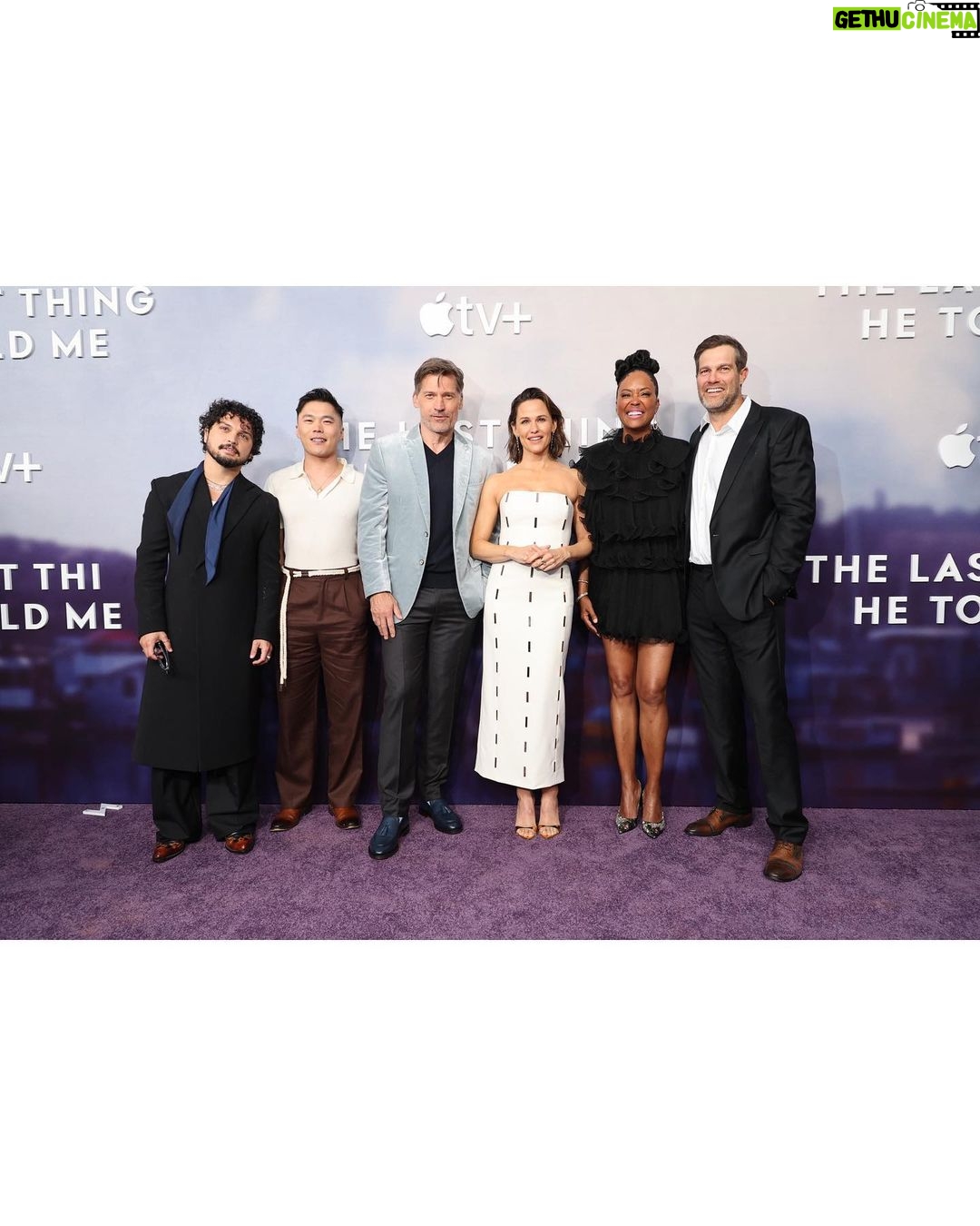 Jennifer Garner Instagram - ✨#TheLastThingHeToldMe ✨ is now streaming on @appletvplus (We missed you Scoob, @angourierice ♥️)
