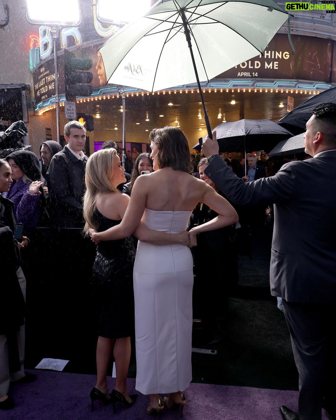 Jennifer Garner Instagram - ✨#TheLastThingHeToldMe ✨ is now streaming on @appletvplus (We missed you Scoob, @angourierice ♥️)