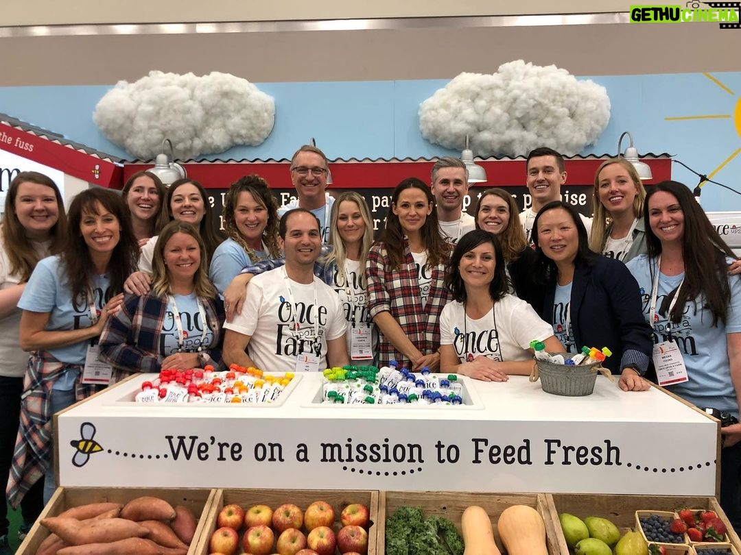 Jennifer Garner Instagram - #ExpoWest 2023 ➡️ Expo West 2018! Our mission grows with us— I ♥️ @onceuponafarm. Anaheim Convention Center