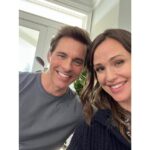 Jennifer Garner Instagram - As a super fan of the the first two seasons of @partydownstarz, I couldn’t say yes quickly enough to join in as a guest for this go round. Who wouldn’t want to go to work and watch @mradamscott, @kenmarino, @meganomullally, @janelynchofficial, @martinstarr, @hiryanhansen, not to mention my fellow newbies, @zchao, @james_marsden and @tyrel_j_will? If you don’t know the show—you’re in for a treat—and you still have time to binge the first two seasons before the premiere of Season 3 this Friday. 🎀 #PartyDown