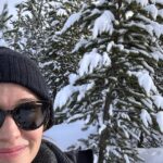Jennifer Garner Instagram – May your new year be filled with bluebird skies and brilliant women, with the health and safety to enjoy every bit of both. ✨