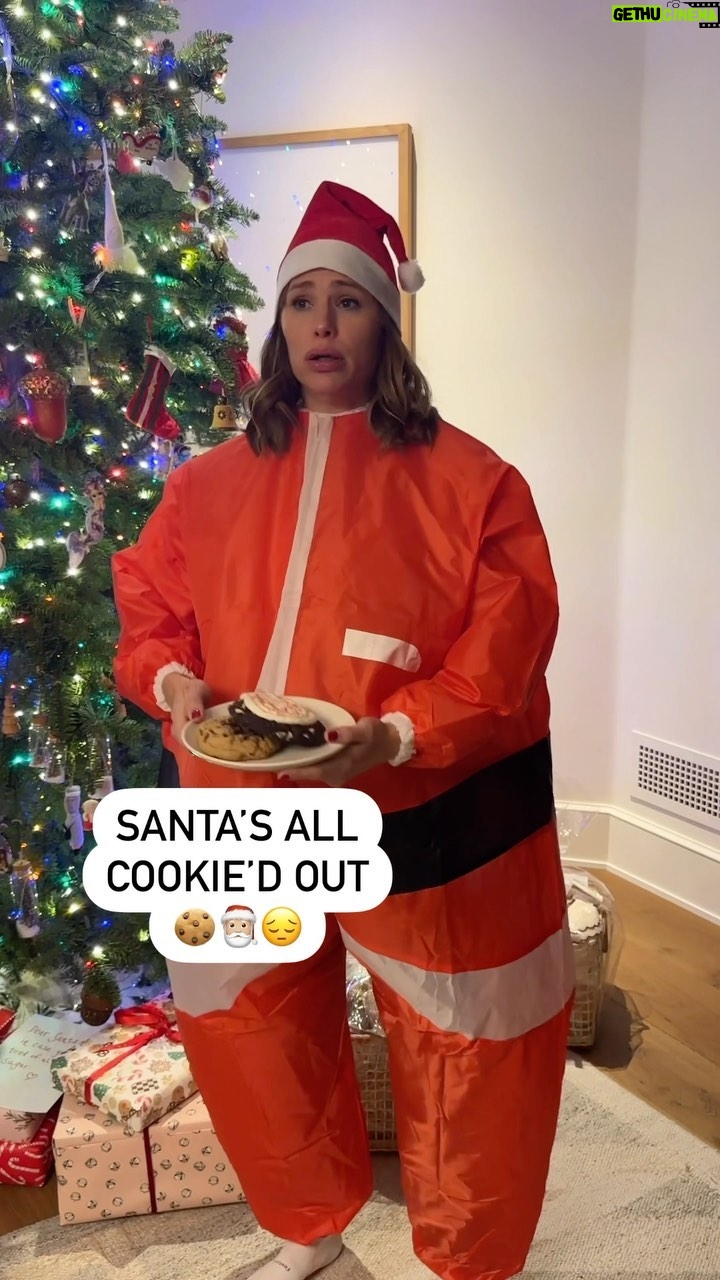 Jennifer Garner Instagram - Give Santa what he wants: clean, nutritious, no added sugar goodness! @onceuponafarm 🎅🏼♥️🍎