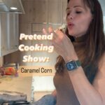 Jennifer Garner Instagram - #PretendCookingShow: Caramel Corn. My mom’s friend Helen made caramel corn and sent it to my sisters and me every autumn for years. Eventually, she passed down her recipe and asked us to keep up the tradition. Well, that little notecard is tucked away in a book somewhere, but this recipe from @kingarthurbaking is pretty darn close. Try this fast train to goodness for a treat that tastes just like fall, thanks to our wonderful Mrs. Epps. 🍁🍿 . @kingarthurbaking Caramel Corn Ingredients: - 15 cups popped corn (½ cup kernels, unpopped) - 2 Tbsp molasses - 1 cup brown sugar, packed - 8 Tbsp salted butter, cold - ¼ cup light corn syrup - ½ tsp baking soda - salt . Directions: 1. Preheat oven to 200°F and line two large rimmed baking sheets with parchment. 2. Pop your corn! 🍿 Pour the popcorn into a large bowl, remove any unpopped kernels. 3. In a 3 quart saucepan over med-high heat cook the molasses, brown sugar, butter, and corn syrup, stirring occasionally until sugar dissolves. Boil syrup, stirring occasionally, for 5 mins until it reaches 250°-255°F on digital or candy thermometer. It will darken slightly. 4. Remove saucepan from heat and add baking soda (and I add some salt!); stir well (the mixture will foam). 5. Immediately (and carefully0 pour the hot syrup over the popped corn and stir until corn is well coated. 6. Spread the hot caramel corn on the sheet pans. Bake at 200°F for 1 hour, stirring every 15 minutes. 7. Remove from oven and let cool before storing in an airtight container. 8. Yum.