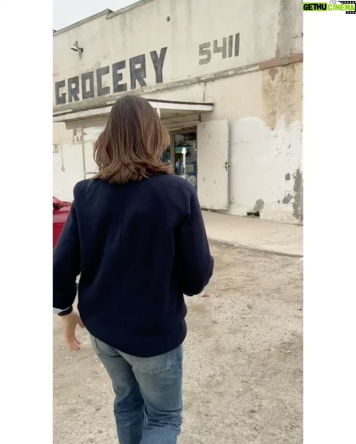 Jennifer Garner Instagram - Today I am thinking about the town of Alpaugh in California’s Central Valley, an area that grows 50% of the fruits and vegetables in America and 75% of the nuts. The irony of this town full of growers: Alpaugh is a food desert, meaning their grocery store is devoid of anything fresh—no apples, bananas, carrots, broccoli. A gallon of milk goes for about $7 in the liquor store, the idea that the people putting beautiful fresh food on our tables have no access to any themselves is 😭🤯. @cynthiamcfadden and I visited Alpaugh last week and, as always when I visit small towns in rural America, my heart was filled by the amazing kids, their loving and resilient parents, the strength of community, and the determination and love of the school leadership and teachers. The struggles are evident, but the hope is, too—especially when @savethechildren is part of the system. The cherry on top of our time in Alpaugh was learning that, as part of @onceuponafarm‘s commitment to donate #AMILLIONMEALS through our partnership with Save the Children, OFARM’s farm fresh goodness has been distributed to babies and kids up and down the Valley by @cencalfoodbank, offering them the same vivid flavor, texture and nutrient dense food you may have in your fridge today. It takes a web to nourish children in underserved communities: WIC and SNAP benefits are vital, food banks, backpack programs, farm to community programs, organizations like Save the Children and @nokidhungry—every bit helps. I am grateful to have seen first hand how Once Upon a Farm is a small part of the solution, grateful to be Co-Founder of a mission driven company full of passionate people, and to be led by the impeccable @jforaker11 and our OG @cassandracurtis. I am grateful for every member of our team and to all of our customers that dream right alongside us. And because I am feeling all the feels today, I am grateful to my mentor at Save the Children of fifteen years, @markkshriver, who sees the possibility in every tough situation, who is the ultimate champion for kids in America, and who, when the world is out of whack, helps me focus on helping however I can, wherever I can and whenever I can. Alpaugh, California