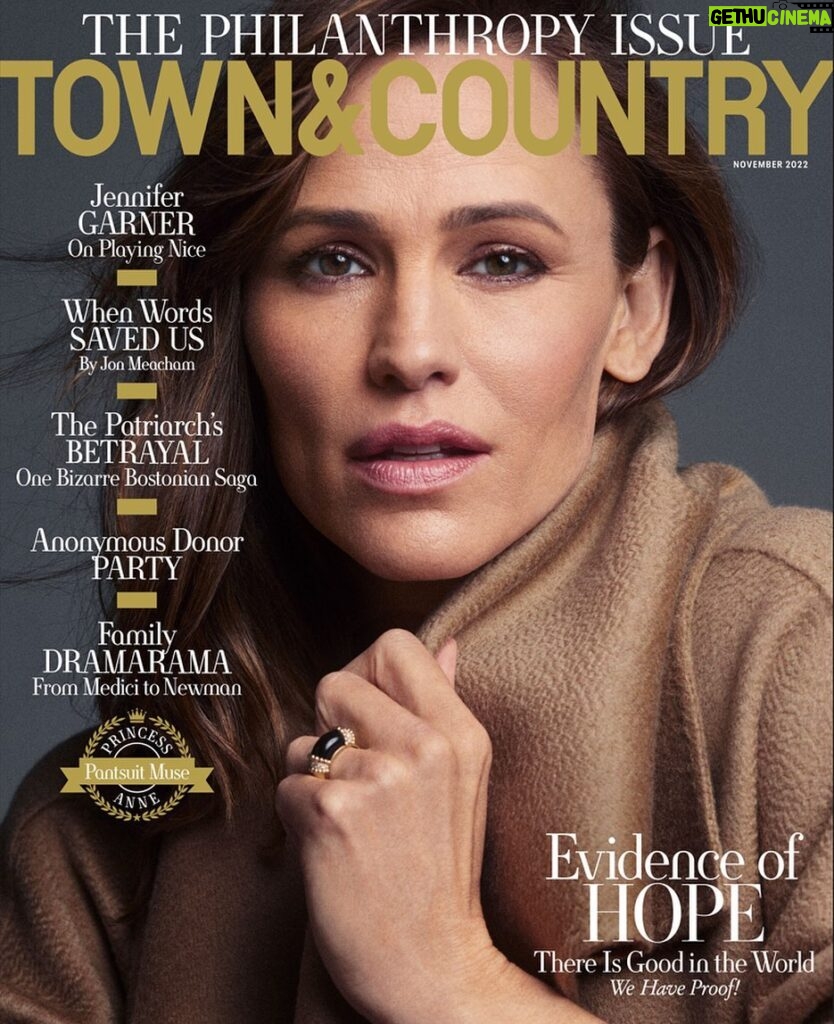 Jennifer Garner Instagram - @townandcountrymag, I loved being part of your philanthropy issue—thank you for the invitation, for your kindness, and for highlighting the optimistic work of @savethechildren. @mickeyrapkin, thanks for the care and thought you brought to our conversation—and for the lovely article. Thank you, @mschwartzphoto, for making me feel comfortable and pretty. And. @stellenevolandes—😍 it has been an honor, thank you xxx . Hair: @marktownsend1 Makeup: @karayoshimotobua Stylist: @msjordanjohnson