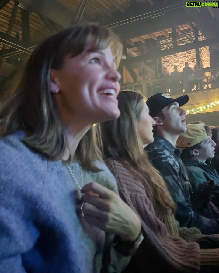 Jennifer Garner Instagram - I promise he invited us to sing along. Thank you for the perfect night out, @jamestaylor_com, we loved every minute. ♥️🎄♥️