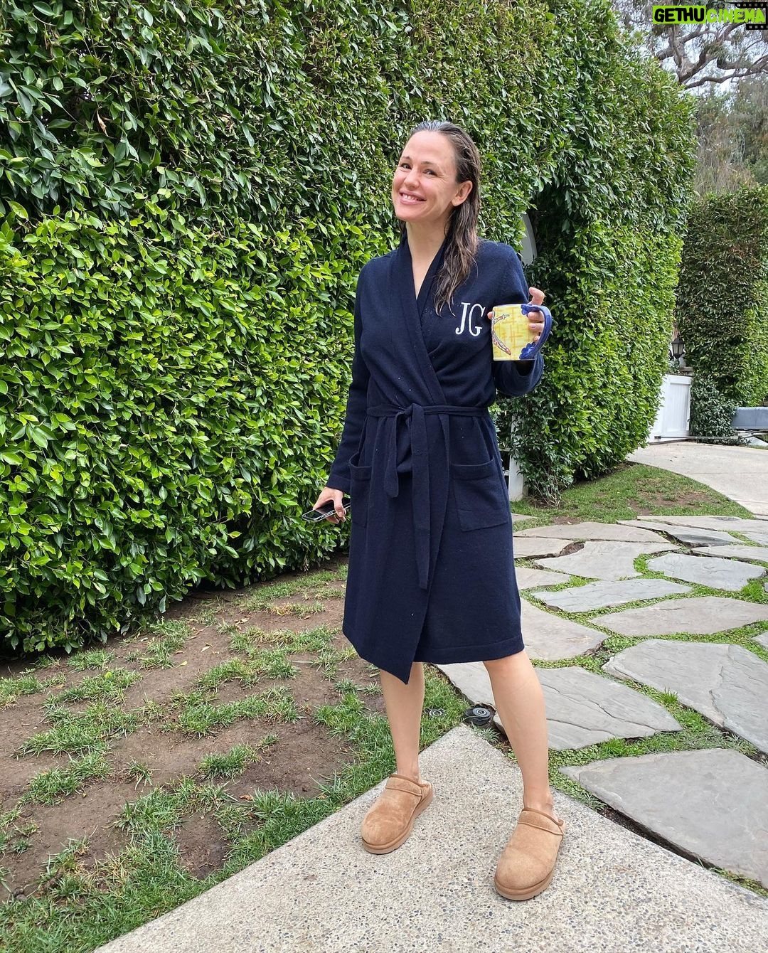 Jennifer Garner Instagram - If you’re looking for a last minute costume idea, I got you covered. #HappyHalloween
