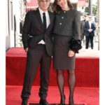 Jennifer Garner Instagram - To know @markruffalo is to love him. We all love you, Mark, thank you for having me. Congratulations 🌟 (Special thanks to @missjudygreer for texting last minute gems —you are a brilliant ⭐️) Hollywood Walk of Fame