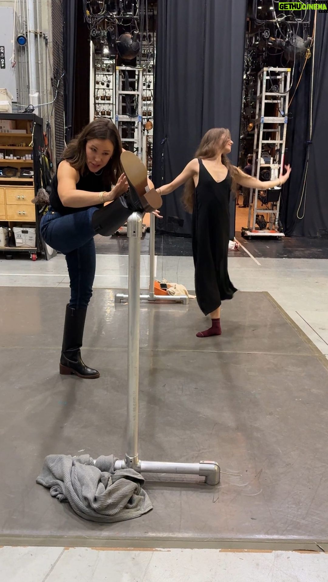 Jennifer Garner Instagram - She’s still got it, folks! 👵🏻😂 #TutuTuesday (we ♥️ @unityphelan and @nycballet) David H Koch Theater at Lincoln Center