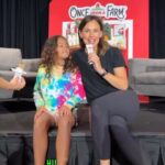 Jennifer Garner Instagram - Well, the results are in from the toughest critics— thumbs up across the board! 👍♥️ Try ✨new✨ @onceuponafarm Refrigerated Oat Bars for yourselves @target @wegmans or, of course, in a variety pack on #OnceUponAFarm’s website. 👍👍👍