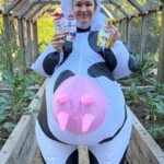 Jennifer Garner Instagram - @onceuponafarm is making moooooooves. We are now in dairy (⭐️🐮⭐️) —with creamy, udderly delicious A2/A2 Whole Milk Shakes made to the standards you know and love! No added sugar and a farm-fresh taste. Find them on our website (link in @onceuponafarm bio) or at your local @wholefoods. 🐮♥️