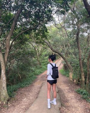 Jennifer Hong Instagram - 🥮🥮🥮～
.
.
.
#lingling #中秋節 #中秋節快樂 #爬山