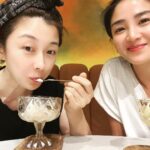 Jennifer Hong Instagram - 🍦 舒服的聊天 美味可口地火鍋 爆笑的初次吃播 開心的夜晚～♥️ . . . #lingling #吃播 #comfortable #開心 #happy #sister #姐妹 #friends