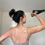 Jennifer Hong Instagram - 🏋️ 今日開工前的小小鍛練～ 忙碌地拍戲日常 總是把健身人的肌肉 慢慢一點一點的吞噬掉。 我這好不容易才養出來的小翅膀可得Hold 住吶～ . . . #lingling #運動 #翅膀 #今日 #workout #wings #today