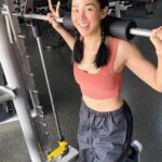 Jennifer Hong Instagram - 🏋️ 美麗的背後其實是…….這樣🤣 . . . #lingling #workout #beauty
