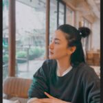 Jennifer Hong Instagram - ☕️ 我們心裡珍視的東西都是有重量的，要習慣戴著這個重量⋯好好生活。 . . . #lingling #heart #weight