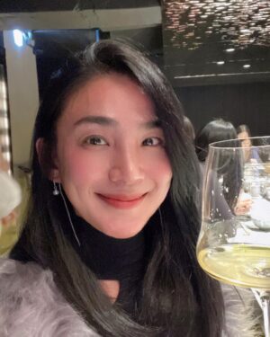 Jennifer Hong Instagram - 🐰

兔年吉祥 新年快樂～🧧
.
.
.
#lingling #兔年 #新年快樂 #happynewyear