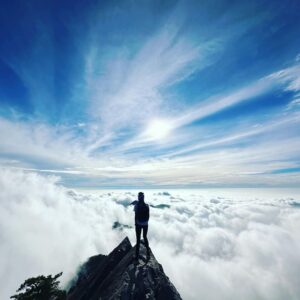 Jennifer Hong Instagram - 👐
希望我們都能勇敢的，做自己想做的事～
.
.
.
#lingling #bravery 
#鳶嘴山2180m