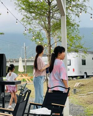 Jennifer Hong Instagram - ⛺️

有過一次經驗後你真的會很難忘懷露營的各種美好

今年第一露+碎片
.
.
.
#lingling #候鳥羽露 #碎片 #露營 #camping #first