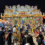 Jennifer Hong Instagram - 🙏 人生中第一次大甲媽祖遶境，好久沒有搭火車的我，帶著愉快也小興奮的心情，搭著區間快車從桃園一路挺進大甲。 踏上聖地就看見滿懷虔誠信仰的信眾們一起朝聖這個台灣文化一年一度宗教盛事的大甲媽遶境。據說這還是世界三大宗教盛事之一呢！ 沿途的活動會讓你感覺置身國外的嘉年華會。 而這個充滿台灣風情的嘉年華會，除了有大仙ㄤ仔 絢爛的煙火 愛鞭炮的虎爺 光彩透明的泡泡和大開眼界的我！ 沿路上都有熱心的信眾提供美食，還會親切的和妳說聲辛苦了，嗯！沒有比這更暖心的問侯了，這應該就是台灣人文最迷人的地方。 . . . #lingling #大甲鎮瀾宮 #大甲媽 #廟會文化 #暖心 #warm #人文