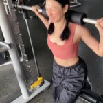 Jennifer Hong Instagram - 🏋️ 美麗的背後其實是…….這樣🤣 . . . #lingling #workout #beauty